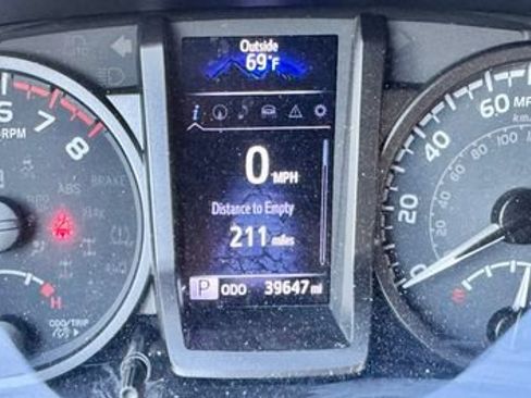 Used 2021 Toyota Tacoma TRD Sport AWD/4WD image 14
