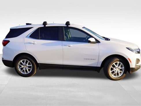 Used 2023 Chevrolet Equinox LT image 2