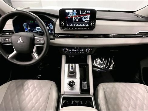 Used 2024 Mitsubishi Outlander SEL image 14