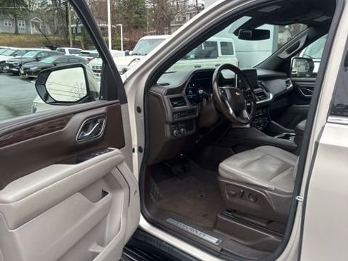 Used 2022 Chevrolet Suburban LT AWD/4WD image 15