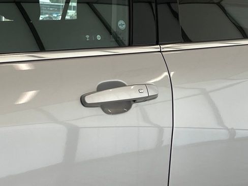 Used 2019 Chevrolet Equinox LT w/ Driver Convenience Package image 13