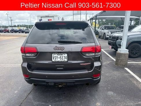 Used 2017 Jeep Grand Cherokee Trailhawk AWD/4WD image 4
