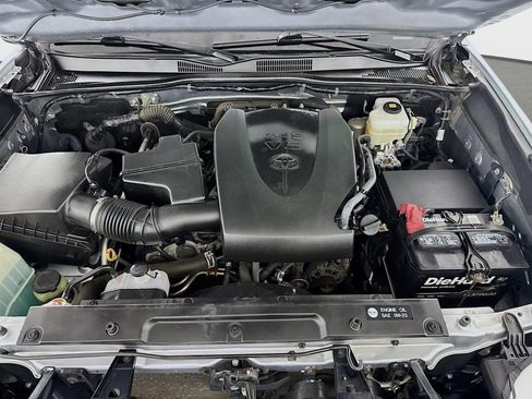 Used 2019 Toyota Tacoma TRD Off-Road w/ Technology Package AWD/4WD image 27