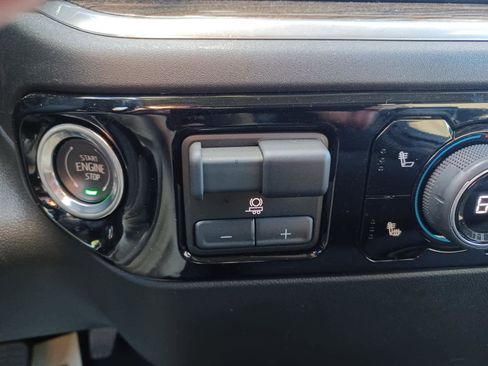 Used 2025 Chevrolet Silverado 1500 LT image 14