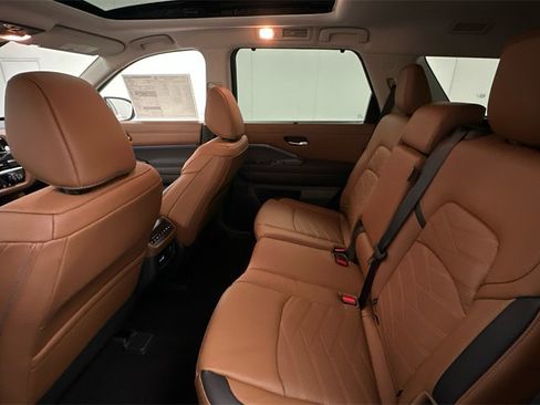 New 2025 Nissan Pathfinder Platinum w/ Cargo Package image 10