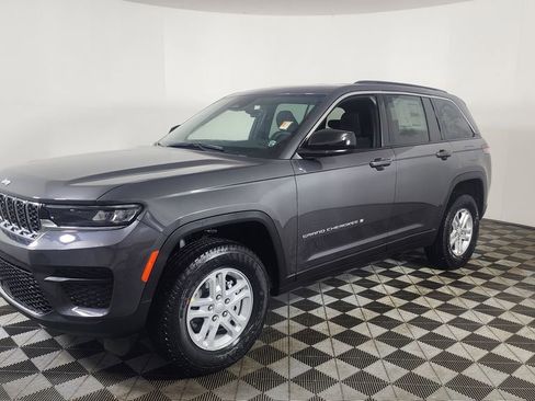 New 2025 Jeep Grand Cherokee Laredo w/ Luxury Tech Group I image 3