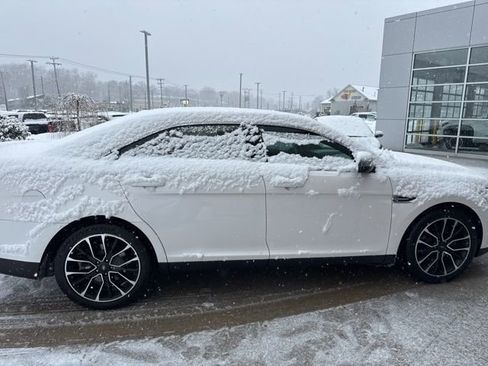 Used 2019 Ford Taurus Limited image 8