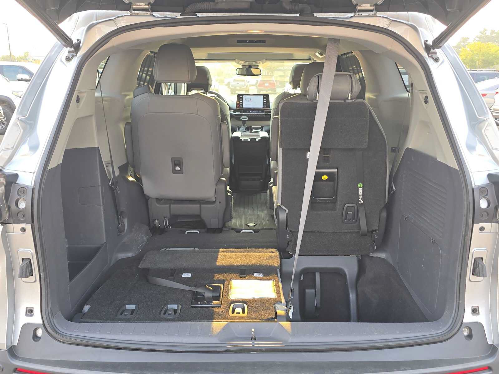 Certified 2021 Toyota Sienna XLE FWD image 17