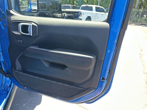 Used 2025 Jeep Wrangler Unlimited Rubicon AWD/4WD image 18
