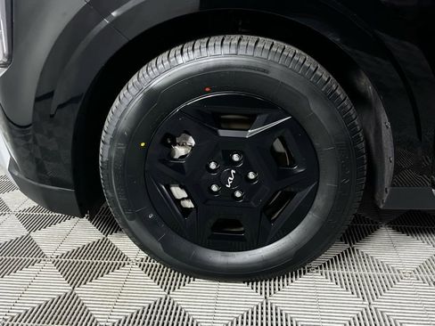 Used 2025 Kia Carnival image 7