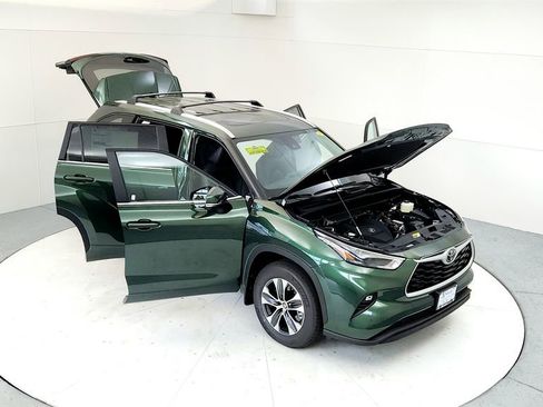 Certified 2024 Toyota Highlander XLE AWD/4WD image 17