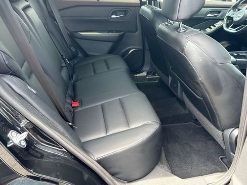 Used 2023 Nissan Rogue SV w/ SV Premium B Package FWD image 15