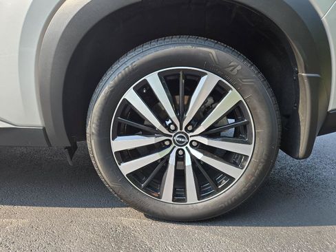 Used 2025 Nissan Pathfinder Platinum AWD/4WD image 11