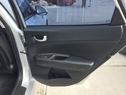 Used 2020 Kia Optima LX image 28