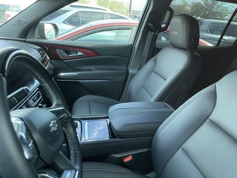 Used 2025 Chevrolet Traverse Z71 w/ Enhanced Driving Package AWD/4WD image 11