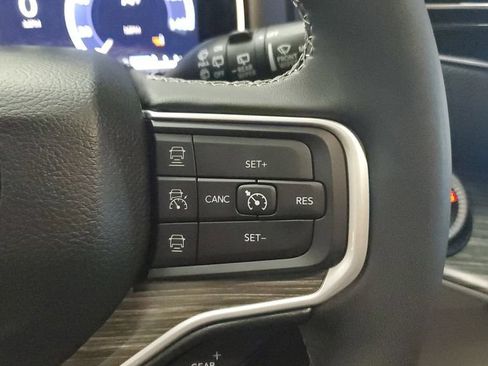 Used 2023 Jeep Wagoneer Series III w/ Premium Group I AWD/4WD image 33