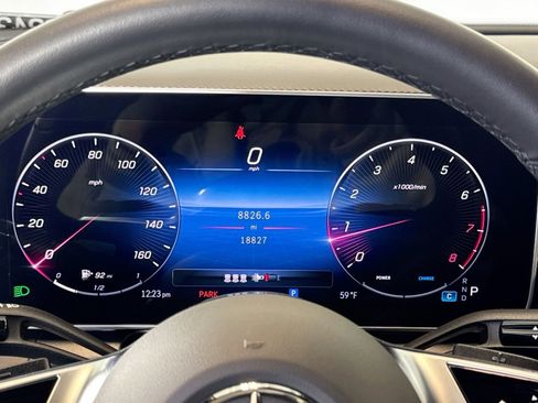 Used 2024 Mercedes-Benz GLC 300 4MATIC image 12