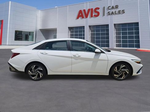 Used 2025 Hyundai Elantra SEL FWD image 7