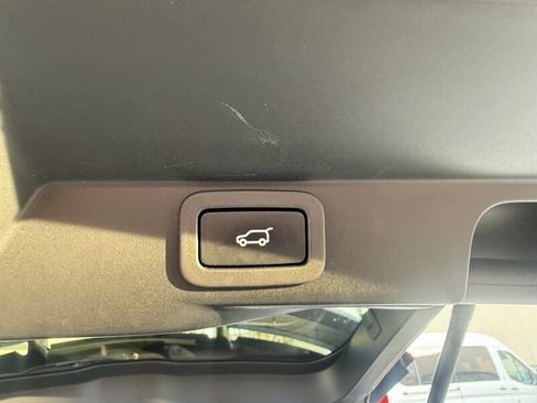 Used 2019 Land Rover Range Rover Sport SE AWD/4WD image 39