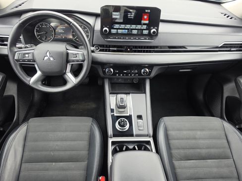 Used 2024 Mitsubishi Outlander SE FWD image 9