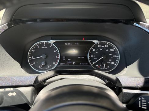 Used 2025 Nissan Pathfinder SV FWD image 43