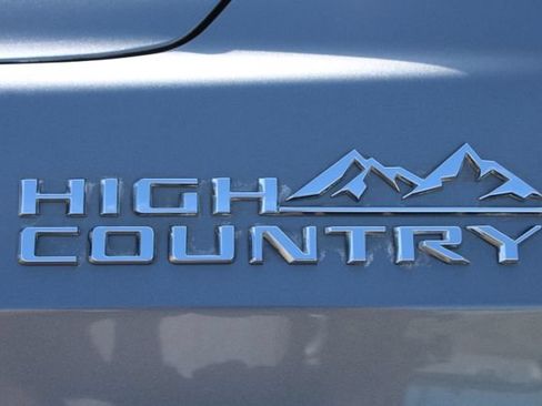 Used 2021 Chevrolet Suburban High Country RWD image 8