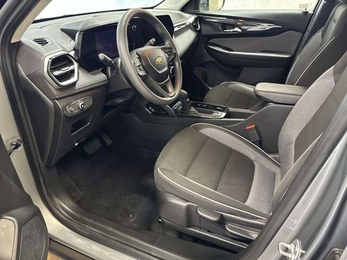 Used 2025 Chevrolet TrailBlazer LT w/ Driver Confidence Package FWD image 11