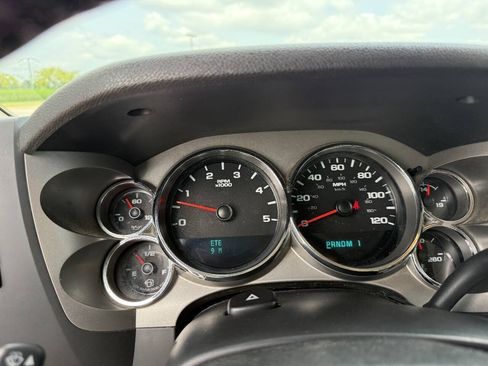 Used 2011 Chevrolet Silverado 2500 LT w/ Interior Plus Package AWD/4WD image 16