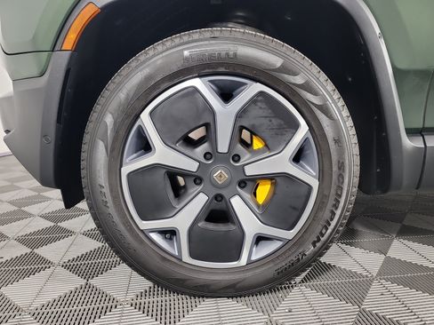 Used 2024 Rivian R1S Adventure AWD/4WD image 9