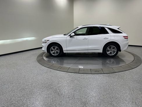 Used 2022 Genesis GV70 2.5T image 9