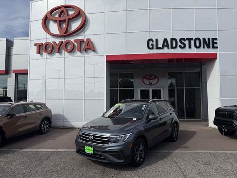 Used 2022 Volkswagen Tiguan SE AWD/4WD image 1