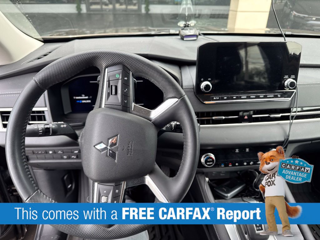 Used 2024 Mitsubishi Outlander 4WD Plug-In Hybrid image 2
