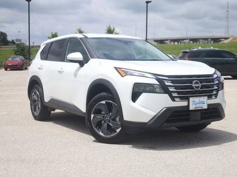 Used 2025 Nissan Rogue SV FWD image 2