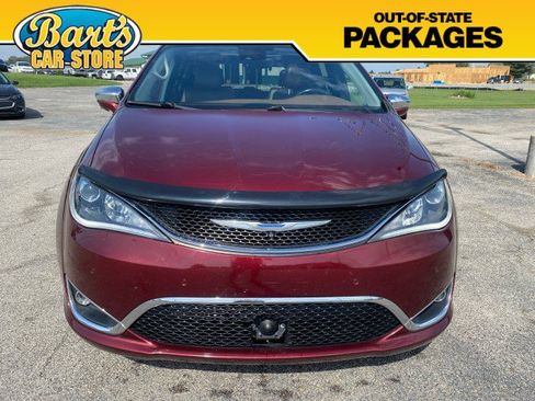 Used 2018 Chrysler Pacifica Limited w/ Advanced Safetytec Group FWD image 2