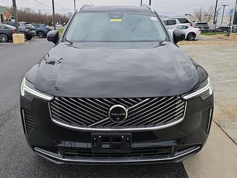 Used 2025 Volvo XC90 B6 Plus image 2