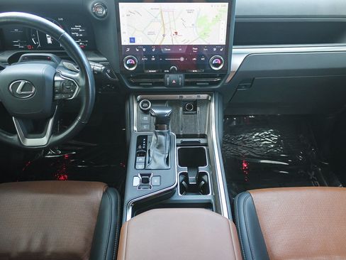 Used 2024 Lexus GX 550 w/ Cold Area Package AWD/4WD image 13