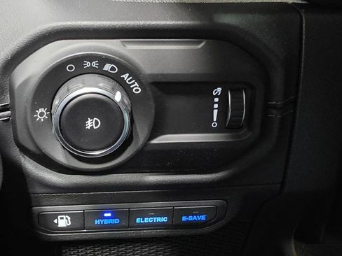 Used 2025 Jeep Wrangler Sahara w/ Safety Group image 35