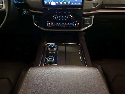 Used 2024 Ford Expedition Max Limited image 12