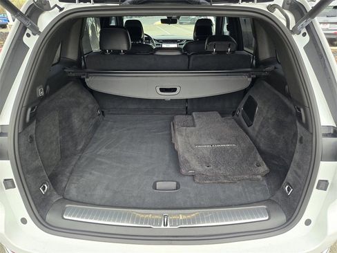 Used 2022 Jeep Grand Cherokee Overland w/ Advanced Protech Group III image 27