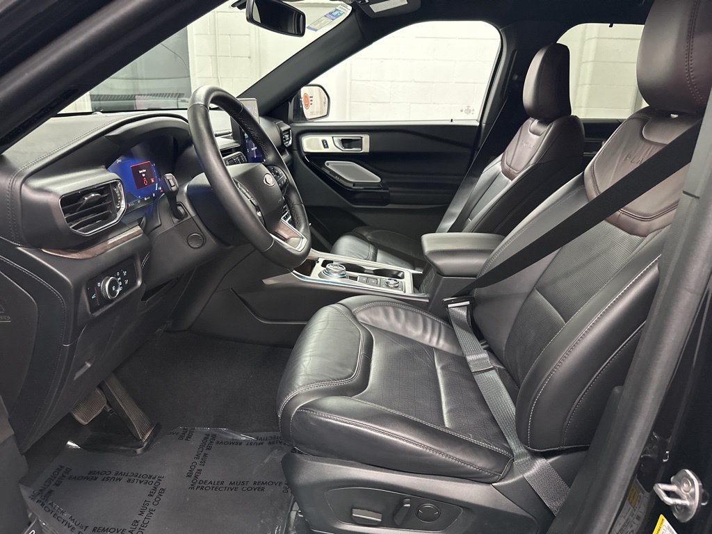 Used 2024 Ford Explorer Platinum w/ Technology Package AWD/4WD image 18