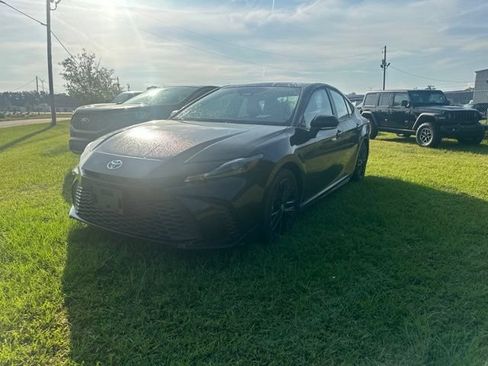 Used 2025 Toyota Camry SE FWD image 10