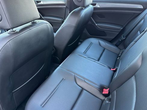 Used 2019 Volkswagen Golf Alltrack S image 12