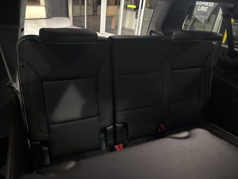 Used 2023 GMC Yukon XL SLT w/ SLT Premium Package image 39