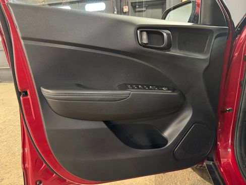 Used 2023 Hyundai Venue Limited w/ Cargo Package image 20