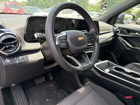 Used 2025 Chevrolet Equinox LT w/ Safety and Technology Package FWD image 7