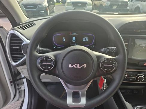 Used 2025 Kia Soul LX w/ LX Technology Package FWD image 16