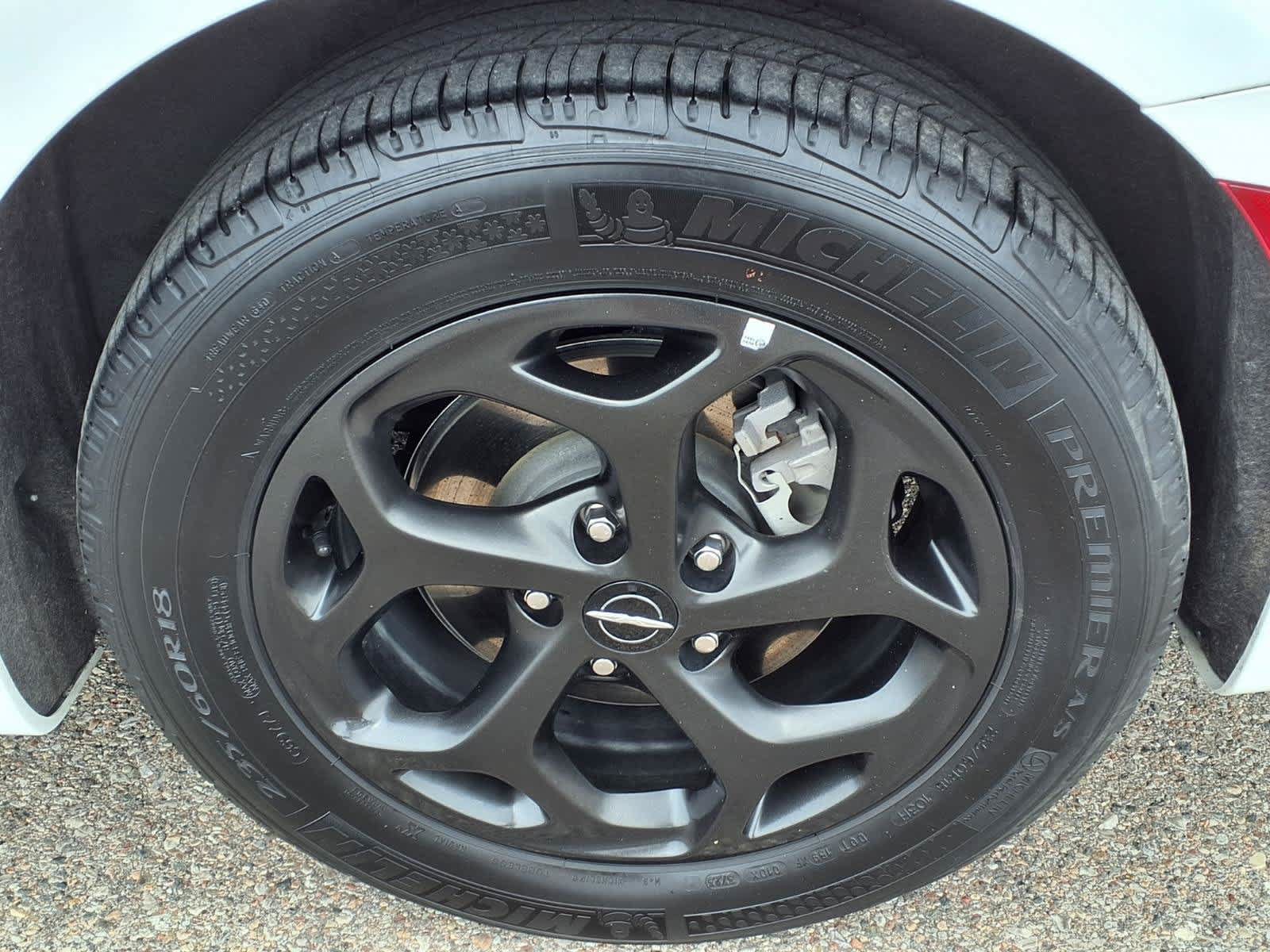 Used 2024 Chrysler Pacifica Limited FWD image 9