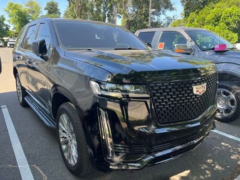 Used 2023 Cadillac Escalade Premium Luxury AWD/4WD image 4