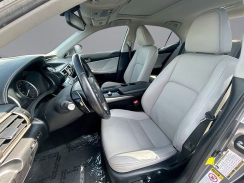 Used 2016 Lexus IS 200t RWD image 27