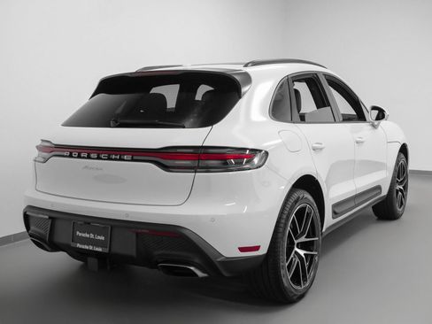 Used 2025 Porsche Macan image 12